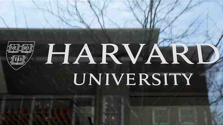Harvard demanda al gobierno de Trump por prohibir la matrícula de estudiantes extranjeros