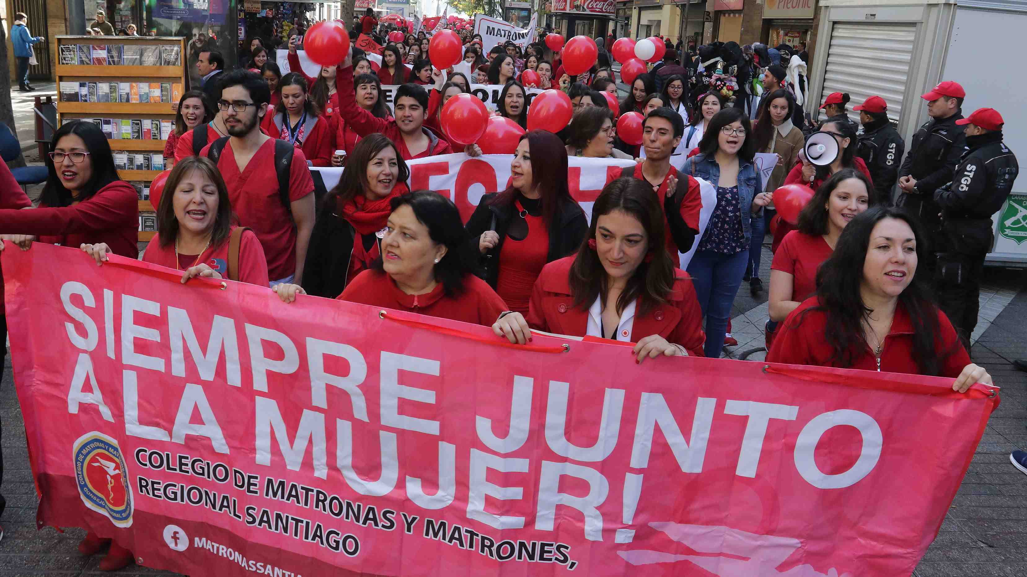 Matronas califican diálogo con el Minsal en "punto muerto" y no descartan llamado a paro nacional