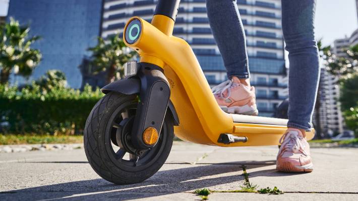 Denver Lidera la Movilidad Segura: Nueva Tecnología Limitará el Uso de Scooters Eléctricos Fuera de Zonas Permitidas