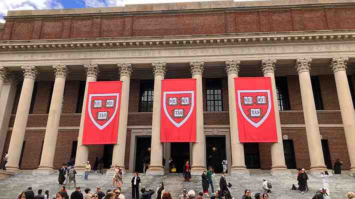 Trump aumenta la presión contra Harvard: Gobierno de EE.UU. cancelará todos sus contratos con la universidad