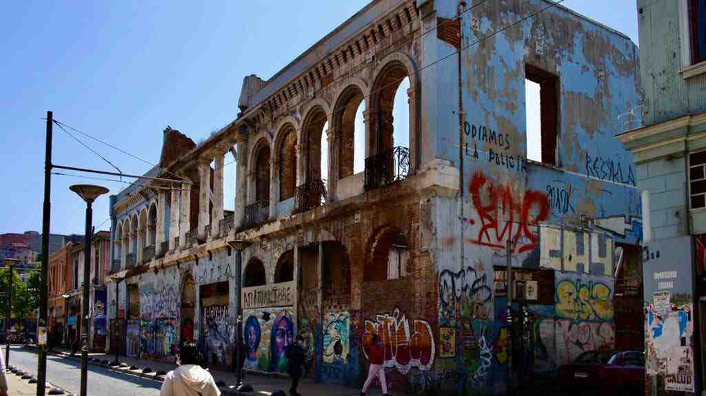 Denuncian abandono y falta de recuperación de Palacio Subercaseaux en Valparaíso: Apuntan contra Culturas