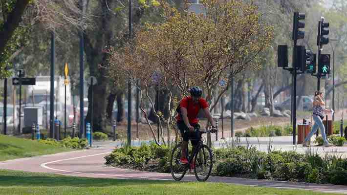 El debate por la "hostil" convivencia entre ciclistas y automovilistas en Lo Curro y La Dehesa
