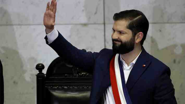 Boric llama a que "se cumplan las mismas condiciones" en caso de cuñada que renunció por licencia