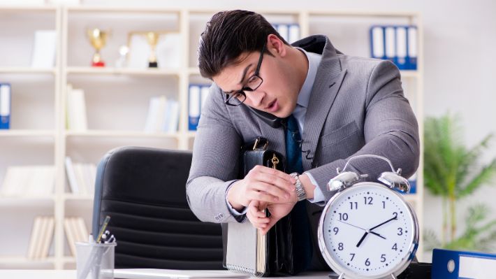 Estudio revela que el 59% de las empresas chilenas acorta jornada los viernes por Ley 40 Horas