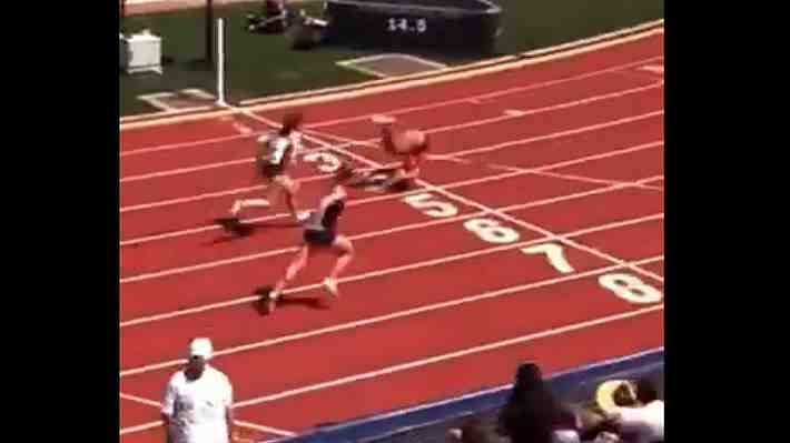 Video | La increíble manera en que una atleta de secundaria terminó una carrera en EE.UU.: Rodó hasta la meta y ganó