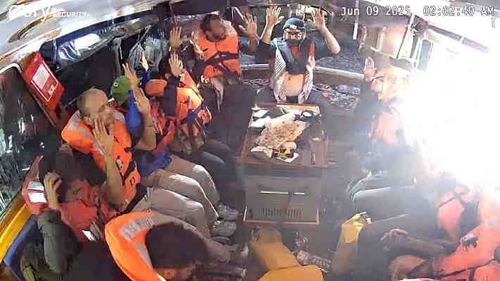 Israel intercepta barco en que viaja Greta Thunberg con ayuda humanitaria para Gaza: Activistas acusan "secuestro"
