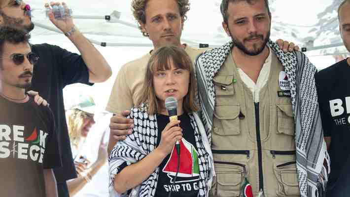 Serán deportados: Israel traslada a Greta Thunberg y tripulantes del yate humanitario al aeropuerto de Tel Aviv