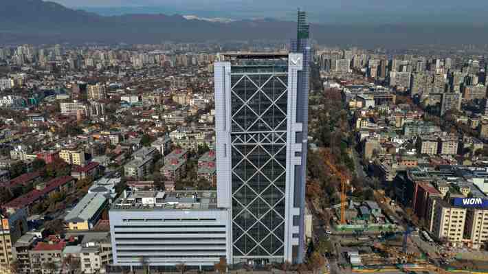 La seguidilla de renuncias de alto nivel de Telefónica en medio de los rumores de venta