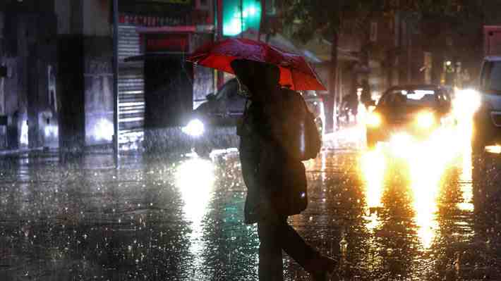 ¿Cuándo empezará a llover?: Se esperan entre 25 y 40 mm de agua y vientos de hasta 70km/h en la RM