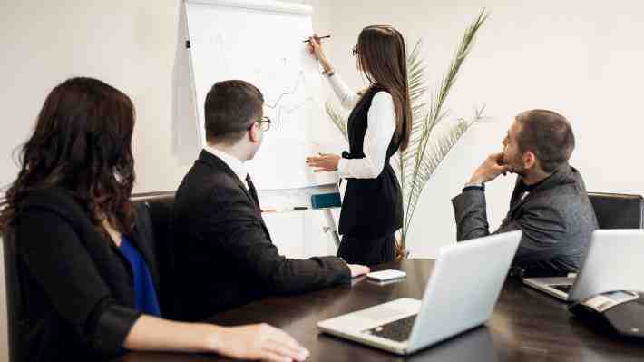 Capacitaciones en el extranjero: ¿Cuál es el real impacto para la empresa y trabajador?