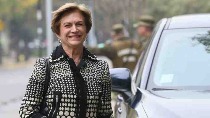 Reducir tarifas eléctricas y 400 mil soluciones habitacionales: El preprograma de Matthei
