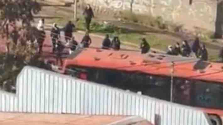 Alcalde Desbordes (RN) asegura que le lanzaron una molotov al rector del INBA: "Son delincuentes"