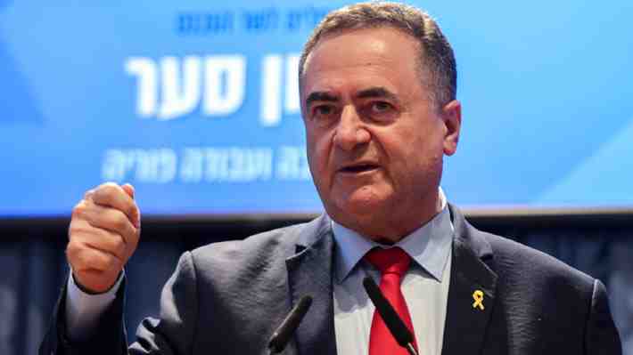 Ministro de Defensa israelí: "Si Jameneí continúa disparando misiles, Teherán arderá"