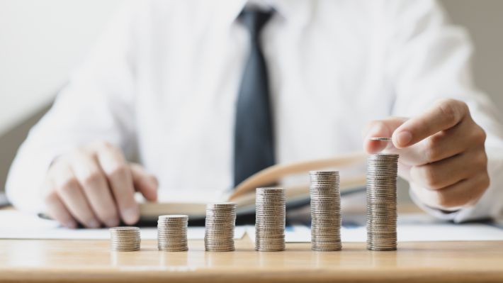 Estudio revela que el 77% de los chilenos afirma que su sueldo le dura dos semanas o menos