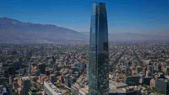 Chile mejora en ranking de competitividad global y vuelve a niveles previos al estallido