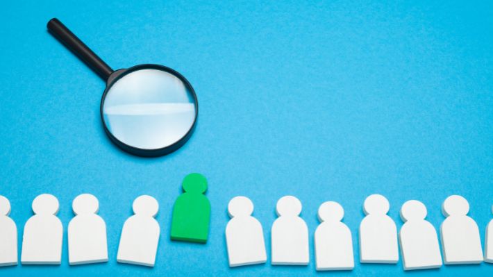 Promover a alguien del equipo o contratar a una persona externa: ¿Cuál es la mejor alternativa para las empresas?
