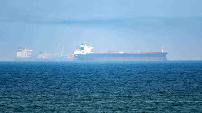 Crisis amenaza al Estrecho de Ormuz: El temor en Chile y el mundo por la principal ruta marítima del petróleo