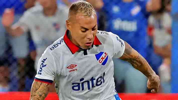 Nacional toma drástica decisión con Eduardo Vargas en Uruguay