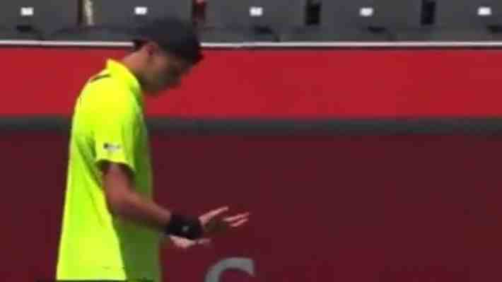 Mira el ataque de furia de Jakub Mensik en el ATP de Queen's