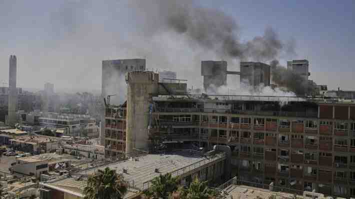 Irán bombardea hospital del sur de Israel en séptimo día de conflicto que ha dejado más de 660 víctimas