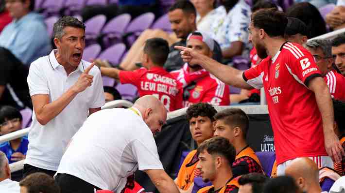 Orkun Kökçü, jugador del Benfica, estalló al ser sustituido: Se dijo de todo con el DT y luego lo mandó a callar en el Mundial de Clubes