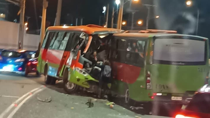 Colisión frontal entre dos micros deja dos fallecidos y más de 20 heridos en Valparaíso