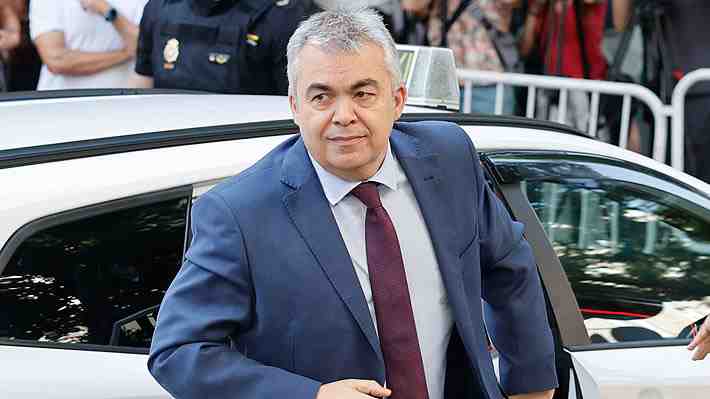 Justicia de España ordena prisión preventiva para exdirigente del PSOE por caso de corrupción en el gobierno de Sánchez