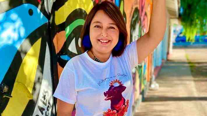 Jara (PC) califica de "tontera" haber usado polera del "perro matapacos": "Nunca debí haberlo hecho"