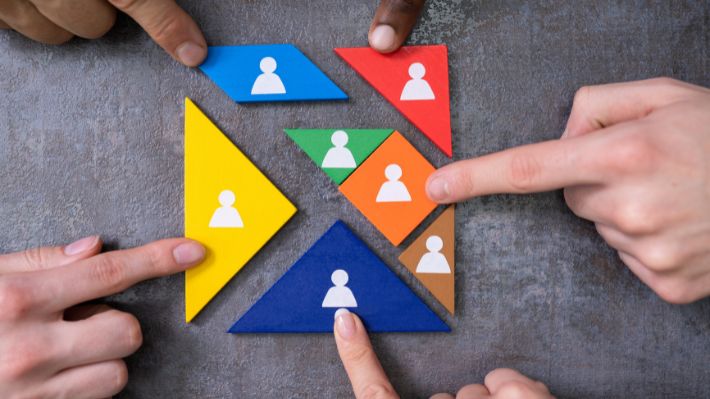 Menos jefes jerárquicos y más agilidad: Especialistas delinean cómo avanzar hacia organizaciones innovadoras