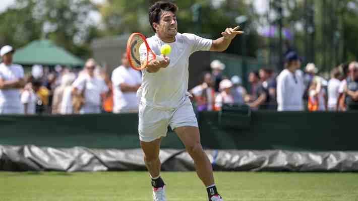 Cristian Garin luchaba en un duro duelo ante Arthur Rinderknech, 72 del mundo, cuando se suspendió en Wimbledon... Revisa cómo iban