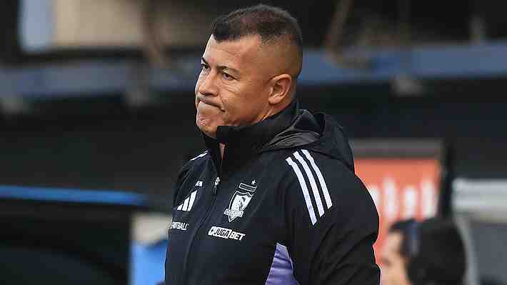 Jorge Almirón culpa al mal estado de la cancha por la derrota de Colo Colo ante la UC y dispara fuerte contra el árbitro