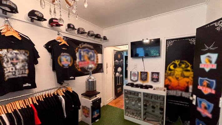 Incautan más de 600 productos falsificados de club deportivo en Barrio Lastarria