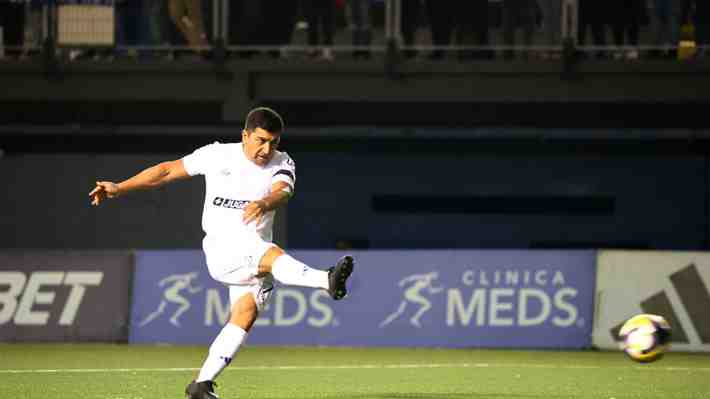 David Pizarro revela en qué club le hubiese gustado jugar en Chile, elige al "jugador más completo" y confiesa el rol que quiere a futuro