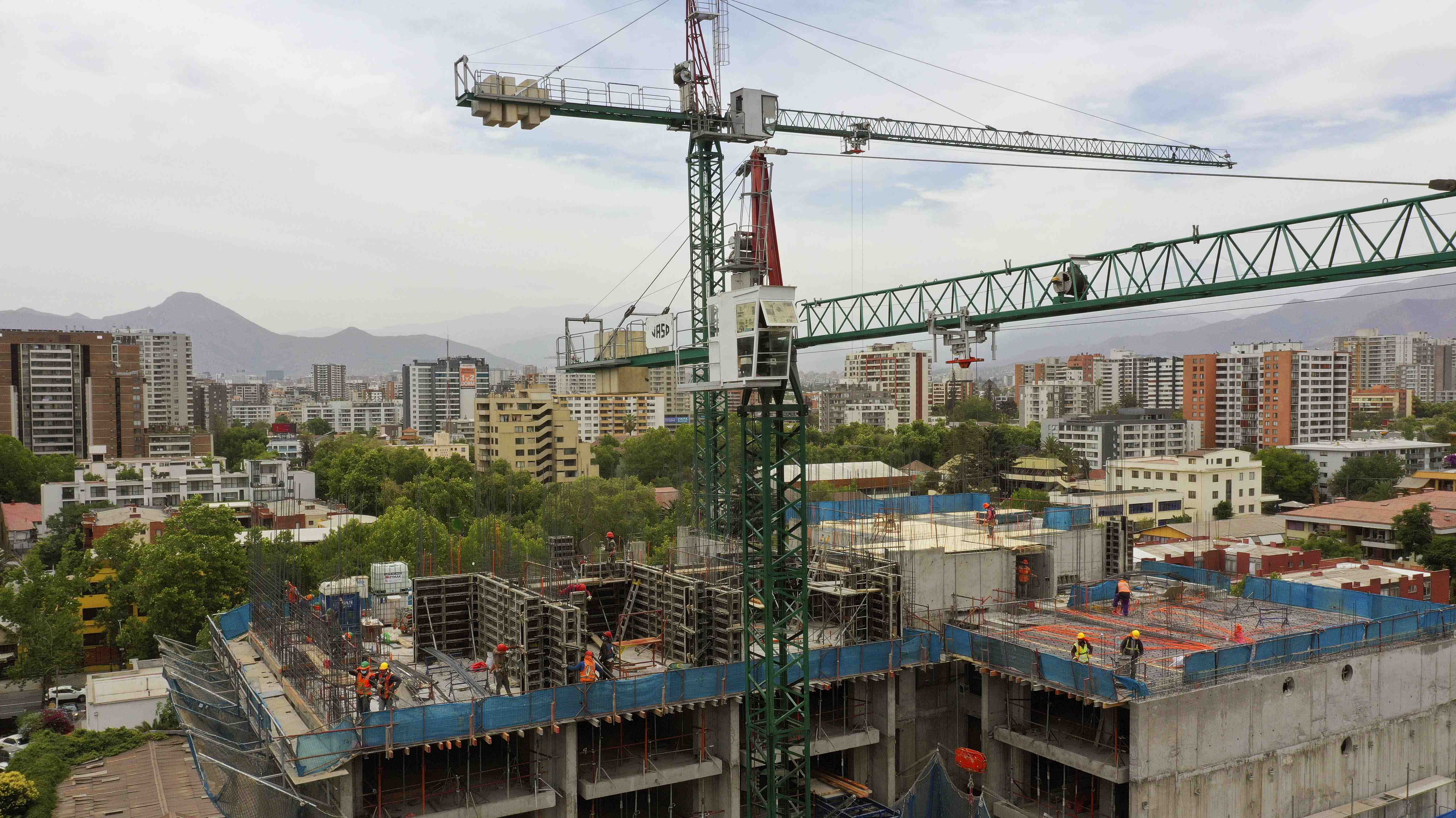 Empresarios lamentan rebelión oficialista contra ley que reduce la "permisología": "Es difícil de entender"