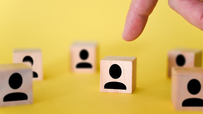 ¿El fin del título como requisito laboral? Empresas del sector tecnológico se abren a contratar por habilidades prácticas