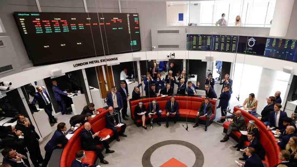 Dos mercados para el cobre, dos precios: Así funcionan el Comex y la Bolsa de Metales de Londres