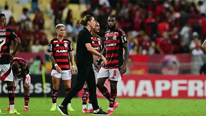 "Deplorable, rídiculo", "una falta de respeto": Estalla la interna del Flamengo con cruce entre el DT y un compañero de Pulgar