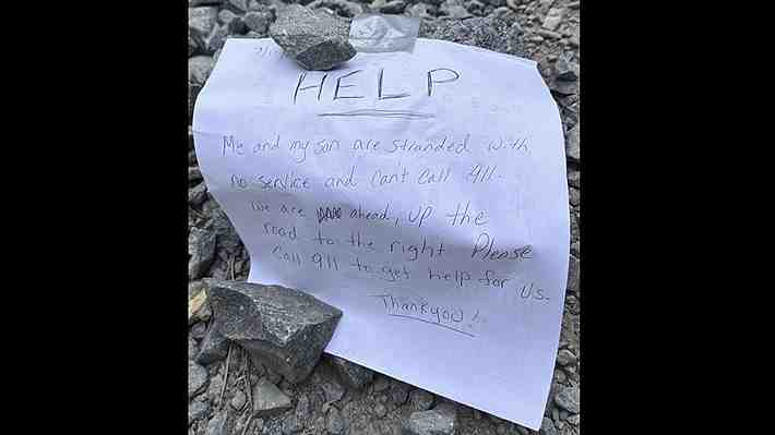 Madre e hijo perdidos en un bosque en California son rescatados gracias a notas, migas de pan y piedras que dejaron