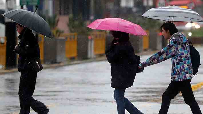 Sistema frontal avanza desde el sur y llega a la RM este domingo: Dónde lloverá y el detalle de las heladas