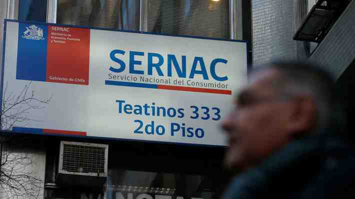 Sernac alerta por estafas de suplantación de identidad que afectan a tienda deportiva y a una aerolínea