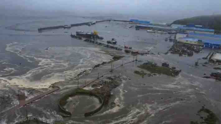 "¡Nuestra fábrica se está hundiendo bajo el agua!": Tsunami provoca estragos en el pacífico ruso