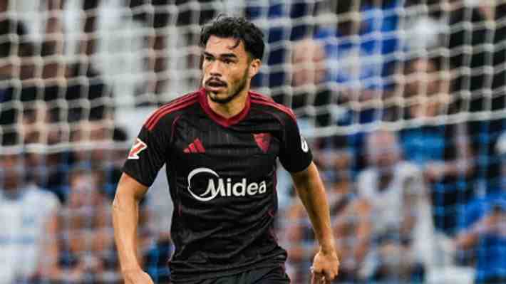 "Lo quiere todo": Gabriel Suazo sigue sumando elogios en la pretemporada del Sevilla