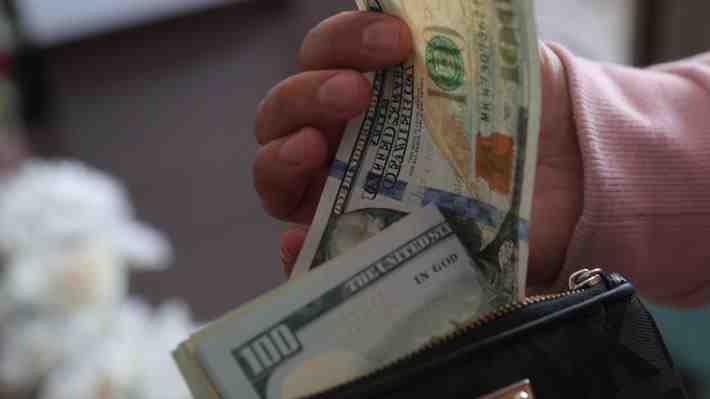 Precio del dólar se dispara tras sorpresivo anuncio del Banco Central sobre compra de reservas