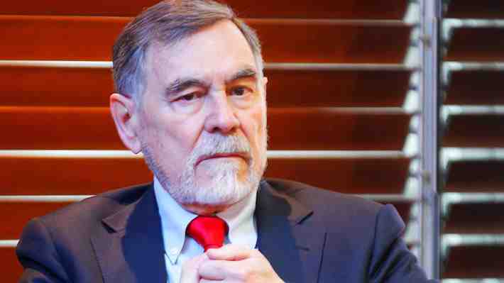 Representante económico de Jara dice que cifra de empleo es "un desastre" y cuestiona la cantidad de ministerios
