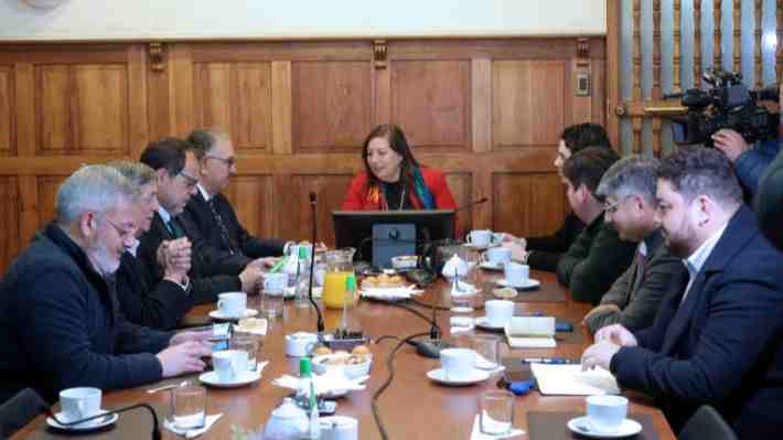Tratativas contra reloj: Las cifras y nombres que están sobre la mesa en la negociación parlamentaria del oficialismo