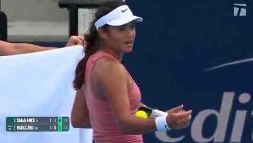"¿Quieres que saque a un niño del estadio?": El pedido de Emma Raducanu a la jueza de silla en pleno partido contra Aryna Sabalenka en Cincinnati