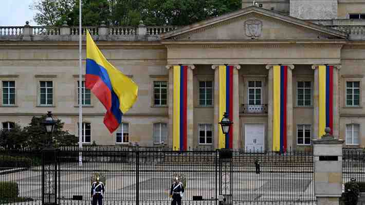 Tras la muerte de Uribe: Cómo está la lucha para encontrar al sucesor de Petro en Colombia
