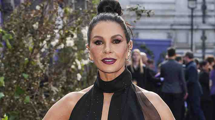 Catherine Zeta-Jones sorprende al revelar a qué se dedicaría si no fuera actriz: "Me encanta sobre todo con el dinero de otros"