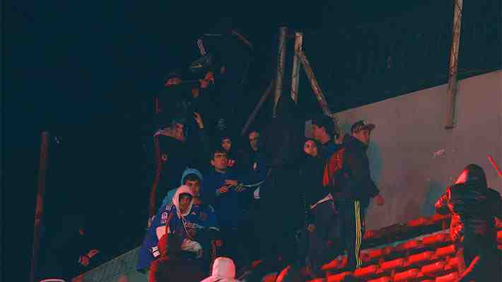 Uno en riesgo vital: La U entrega parte médico de los hinchas heridos tras graves incidentes ante Independiente