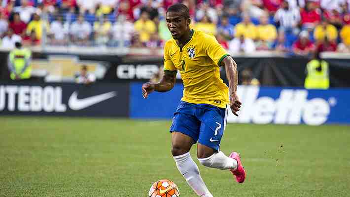 Decretaron la prisión de Douglas Costa, ex compañero de Arturo Vidal, por millonaria deuda de pensión de alimentos